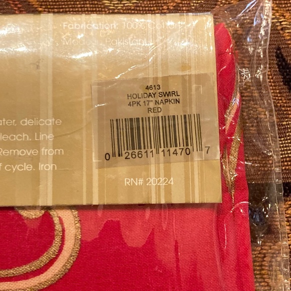 Holiday Napkins Swirl Pattern Package of Four 17” - Picture 4 of 4